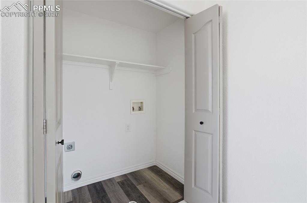 Image 24 of 50: Laundry