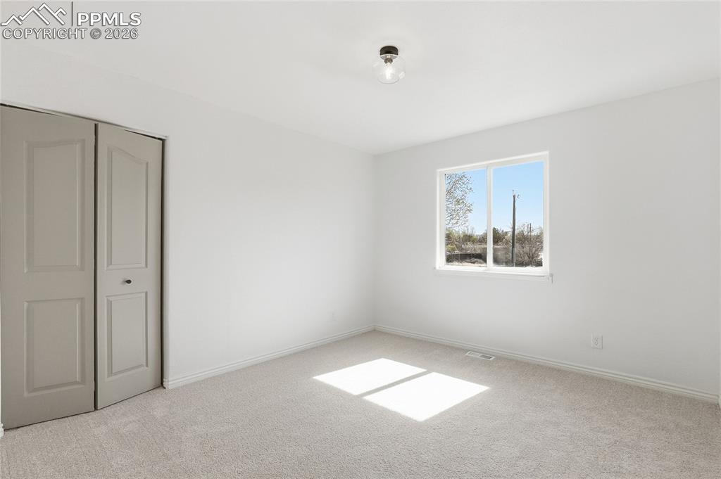 Image 25 of 50: Bedroom