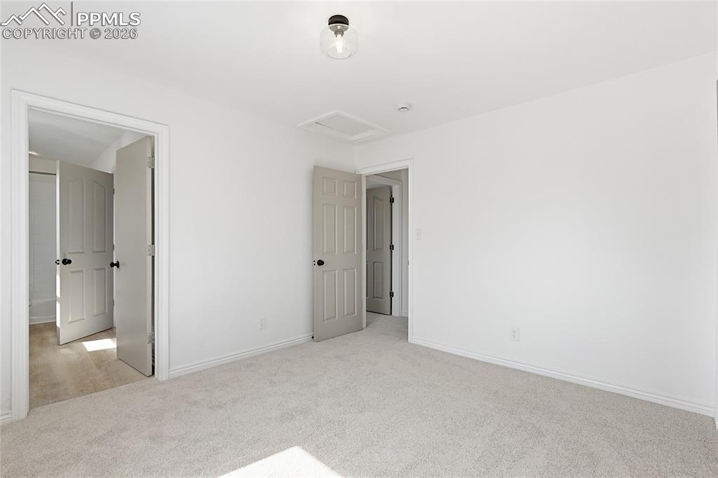 Image 26 of 50: Bedroom