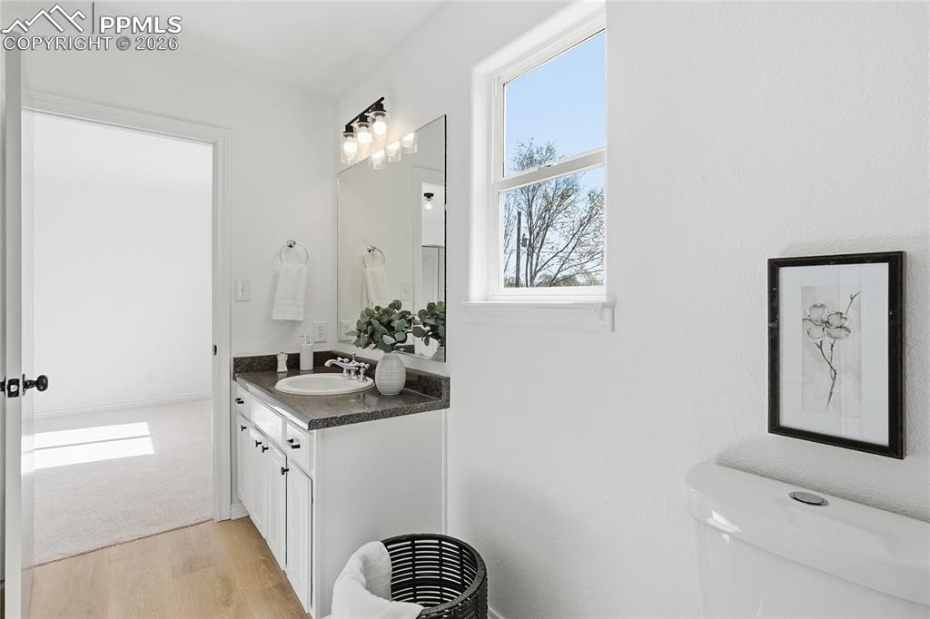 Image 27 of 50: Bathroom