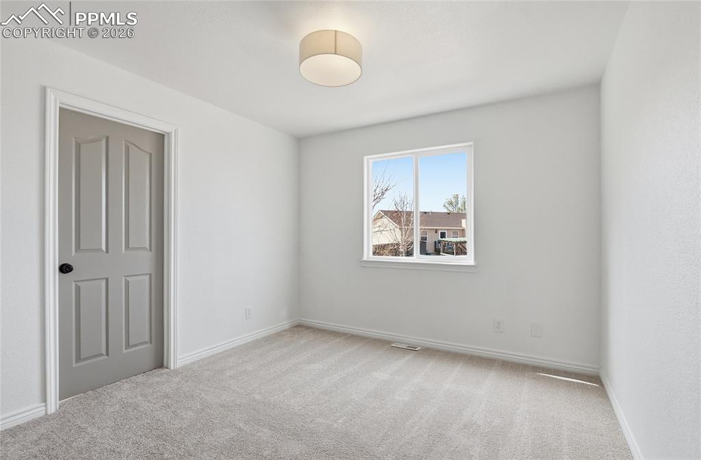 Image 28 of 50: Bedroom