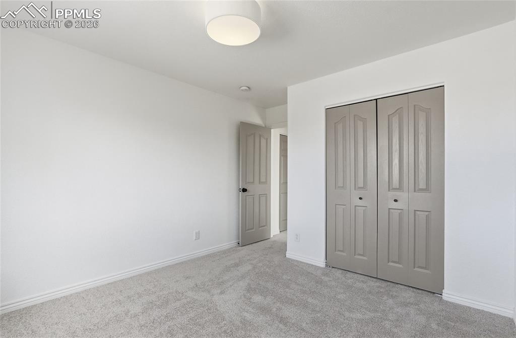 Image 29 of 50: Bedroom