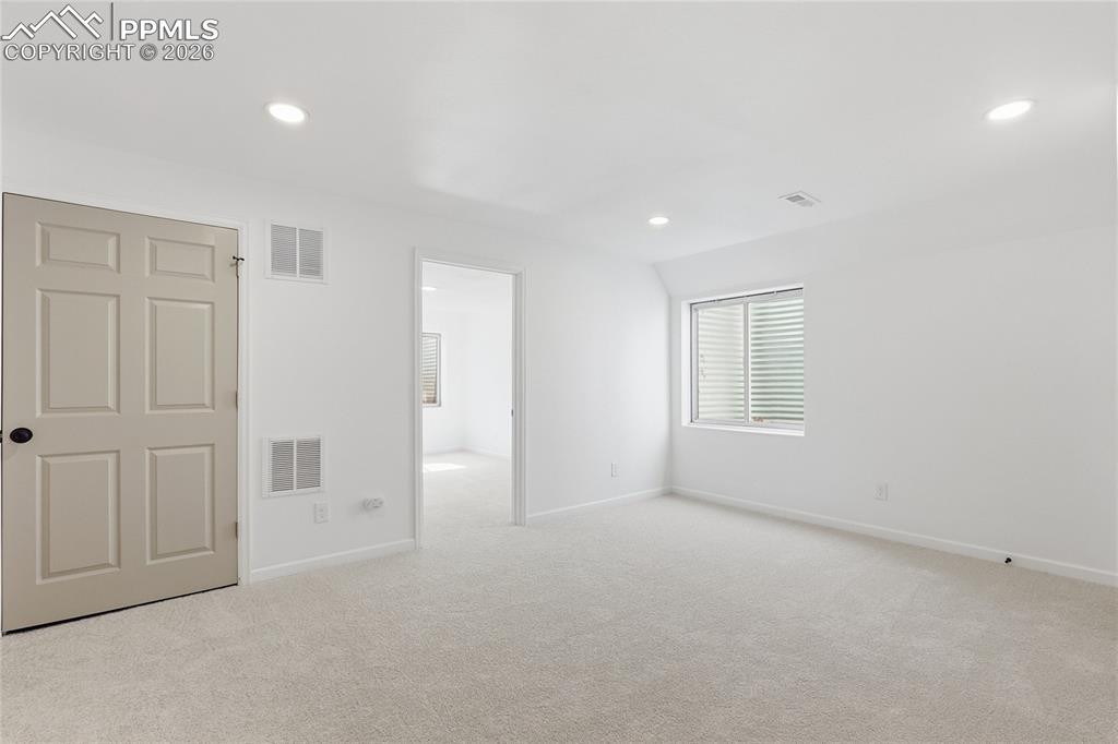 Image 30 of 50: Bedroom