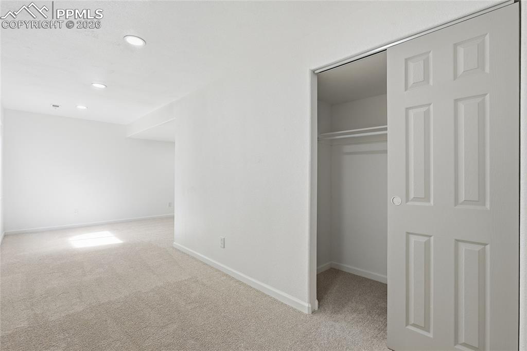 Image 35 of 50: Closet