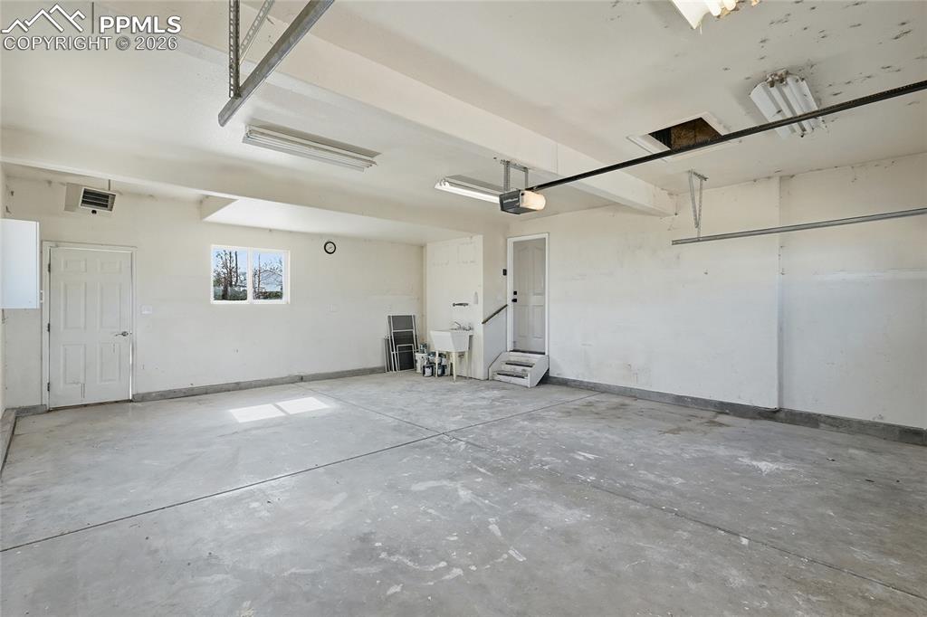 Image 49 of 50: Garage