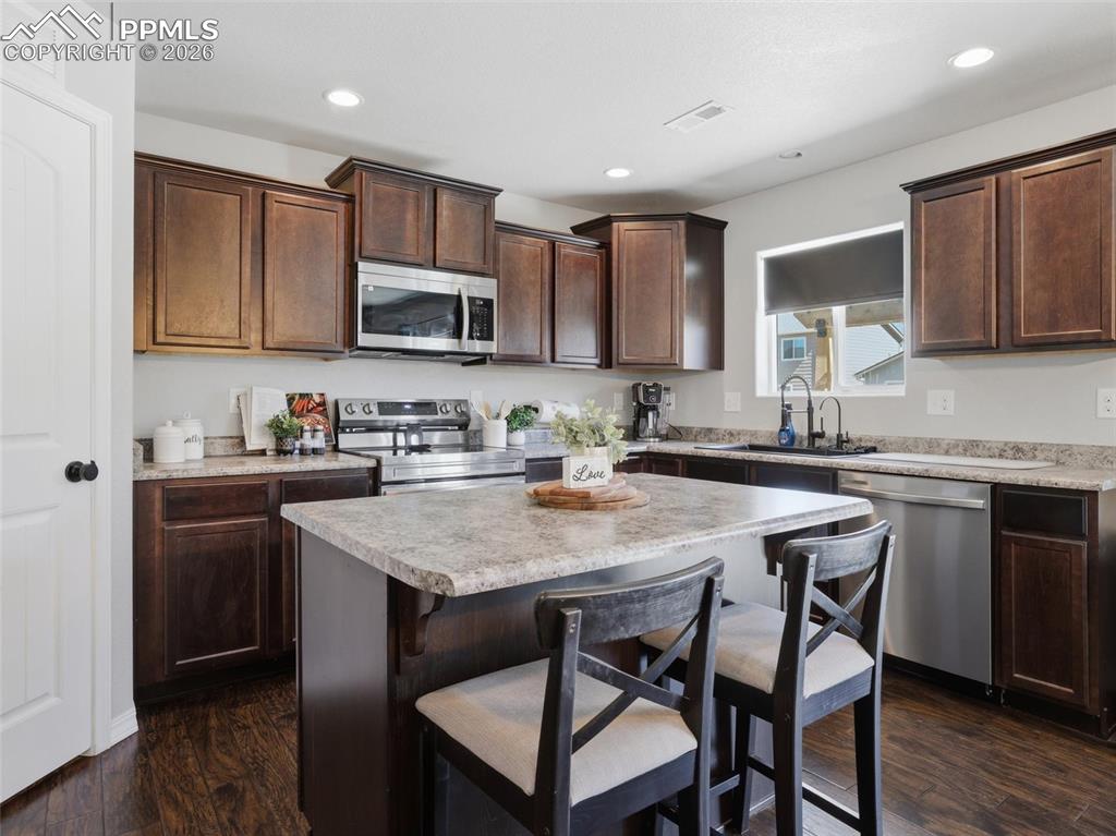 Image 10 of 45: Kitchen