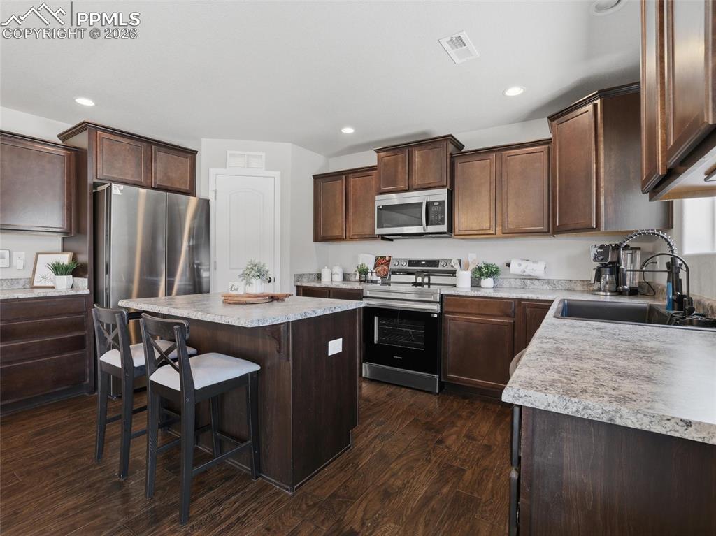 Image 11 of 45: Kitchen