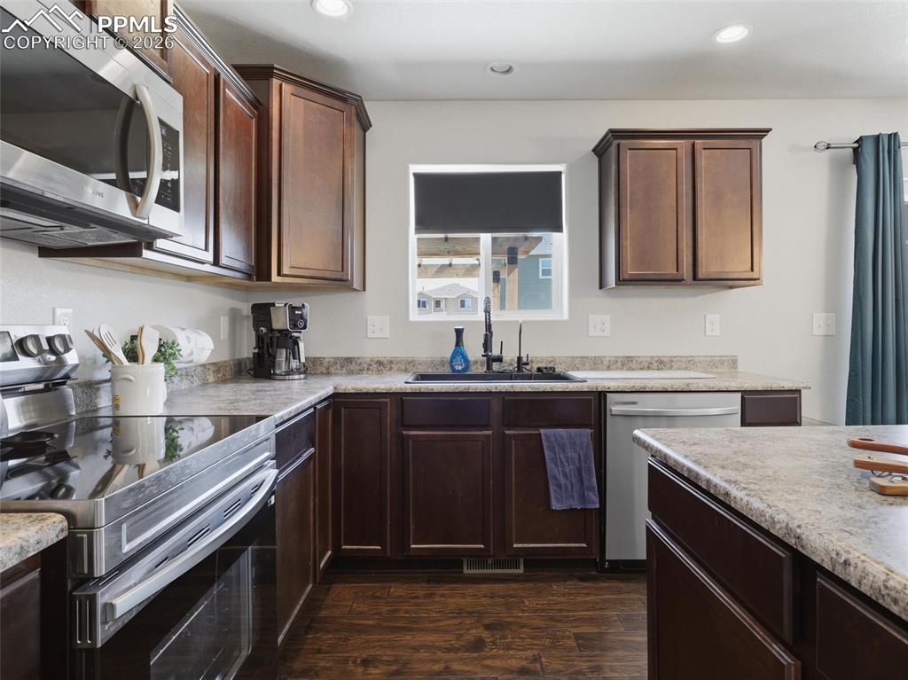 Image 13 of 45: Kitchen