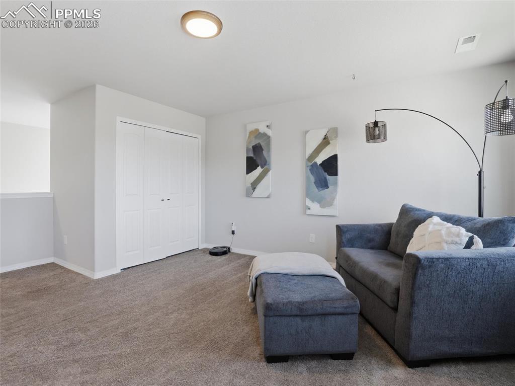 Image 17 of 45: Sitting Room