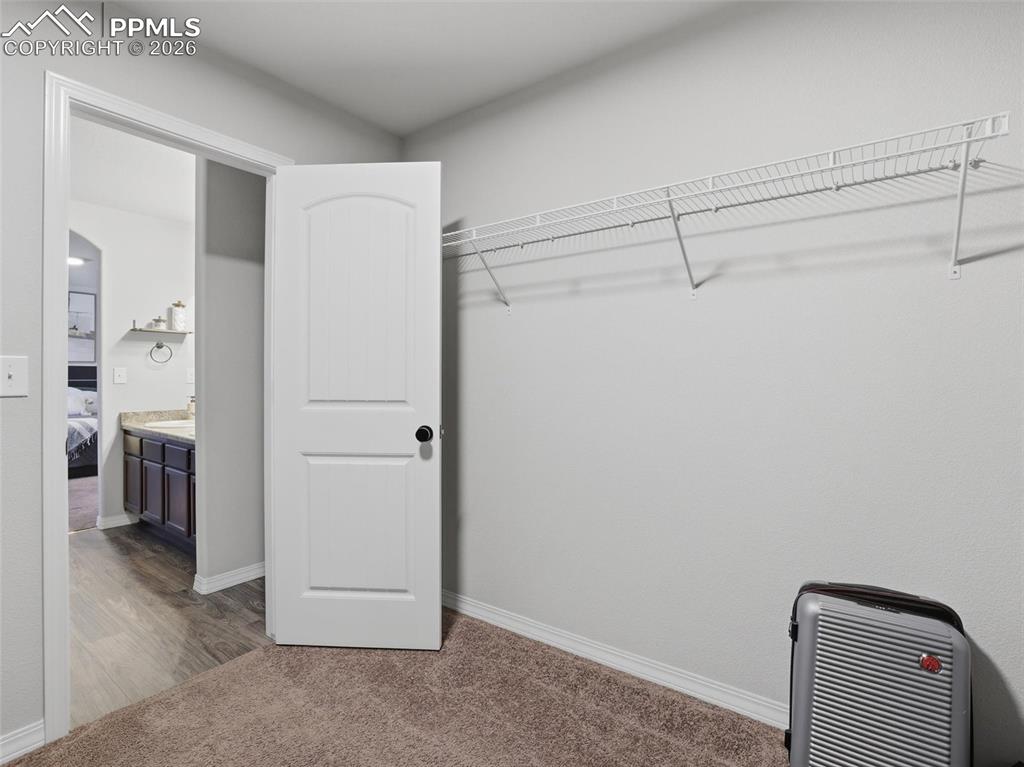 Image 23 of 45: Closet