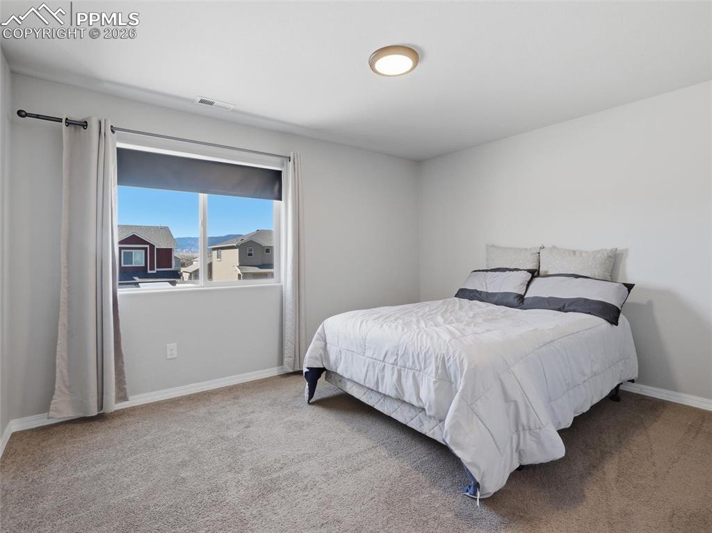 Image 25 of 45: Bedroom