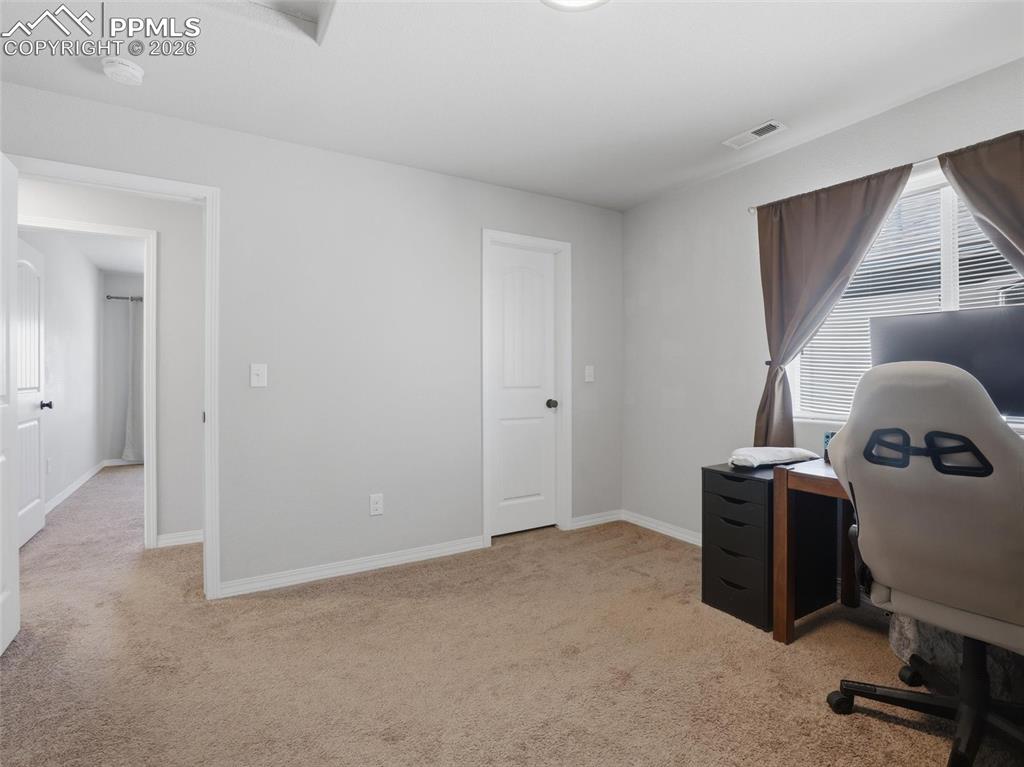 Image 27 of 45: Office