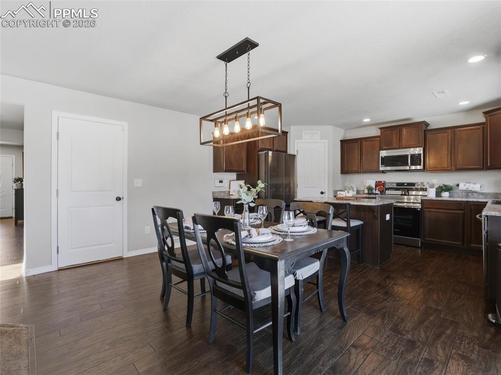 Image 8 of 45: Dining Area