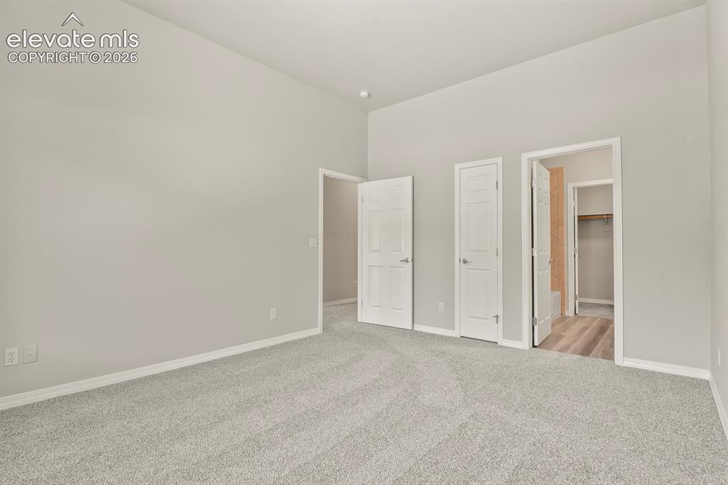 Image 17 of 28: Bedroom
