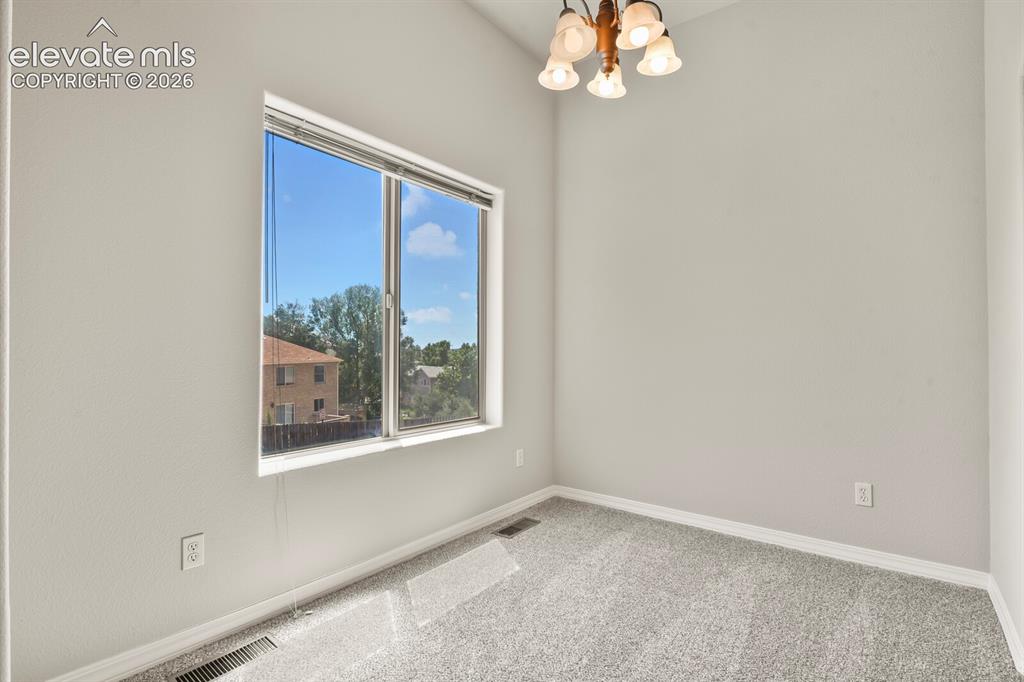 Image 9 of 28: Dining Area