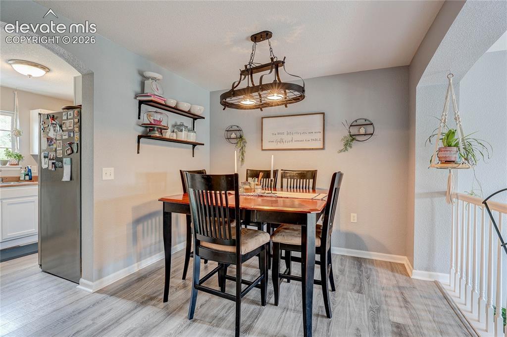 Image 9 of 35: Dining Area