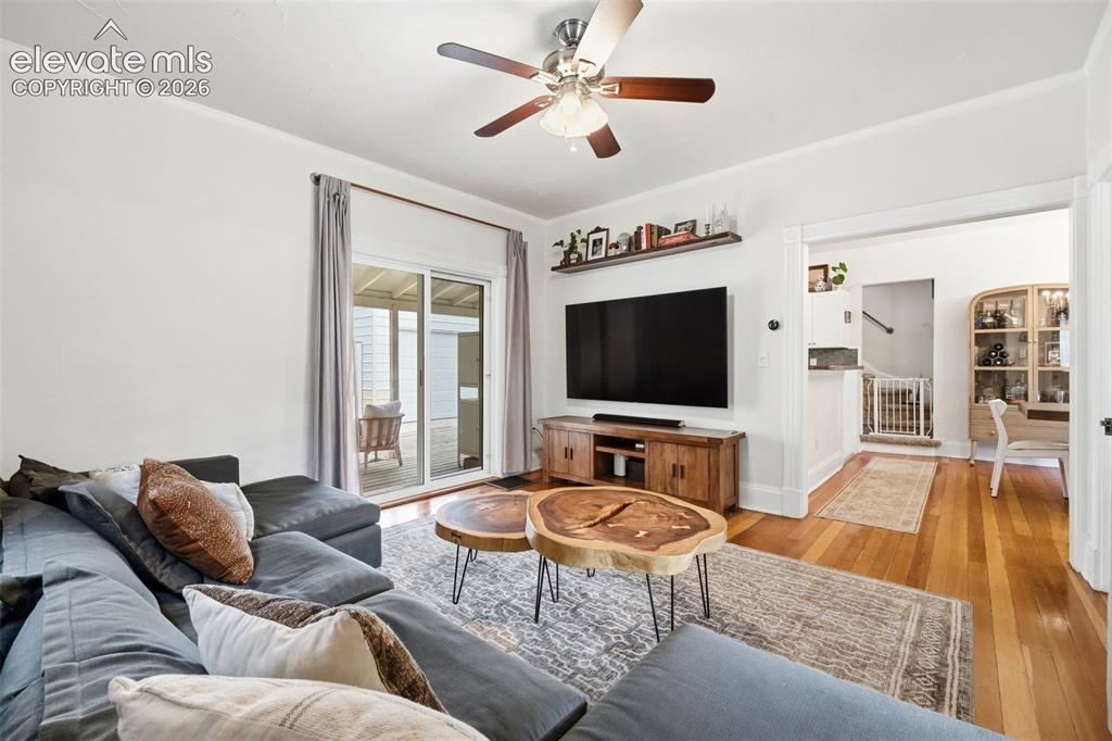 Image 6 of 50: Living Room