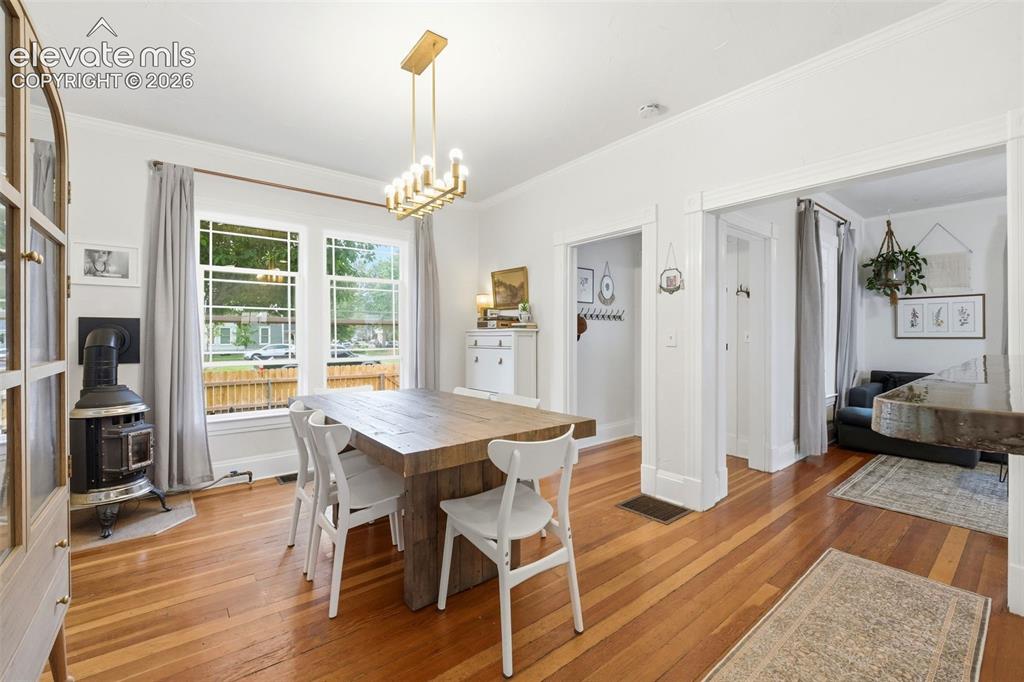 Image 9 of 50: Dining Area