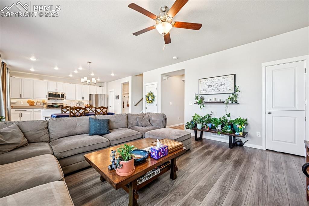 Image 10 of 50: Living room