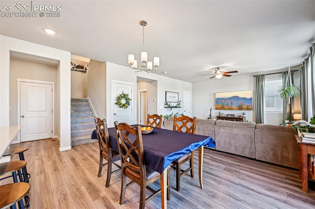 Image 12 of 50: Dining room