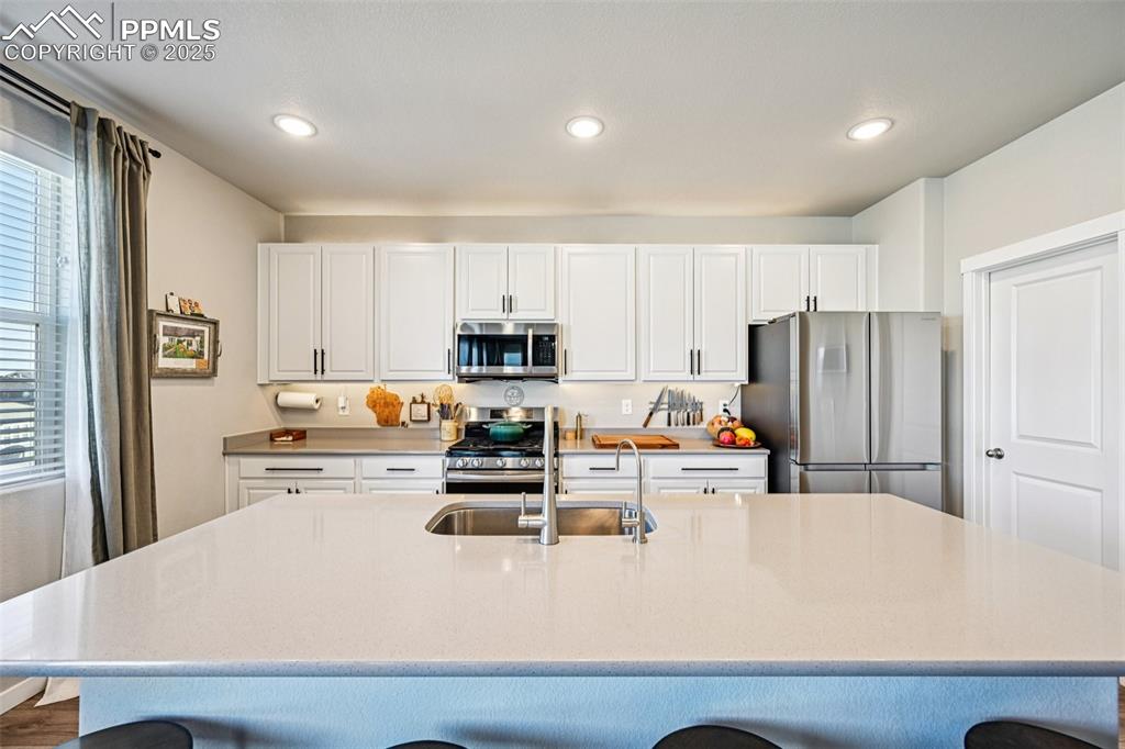 Image 19 of 50: Breakfast bar on kitchen island