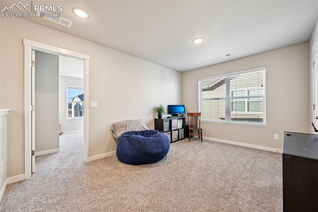 Image 36 of 50: Loft located between bedroom 2 and 3 equipped with a closet