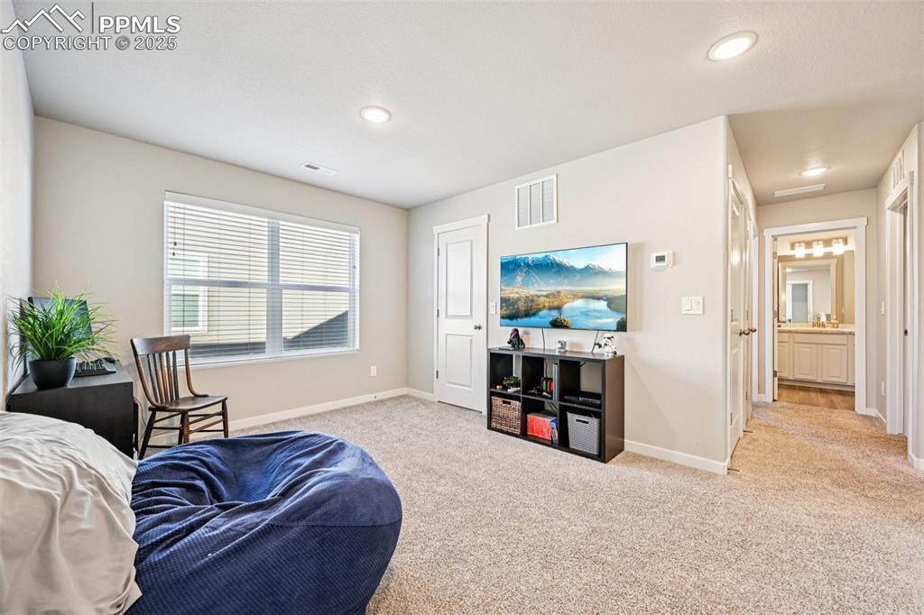 Image 38 of 50: Loft