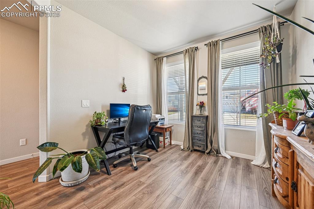 Image 5 of 50: Office