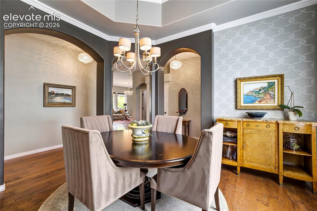 Image 18 of 50: Dining Area