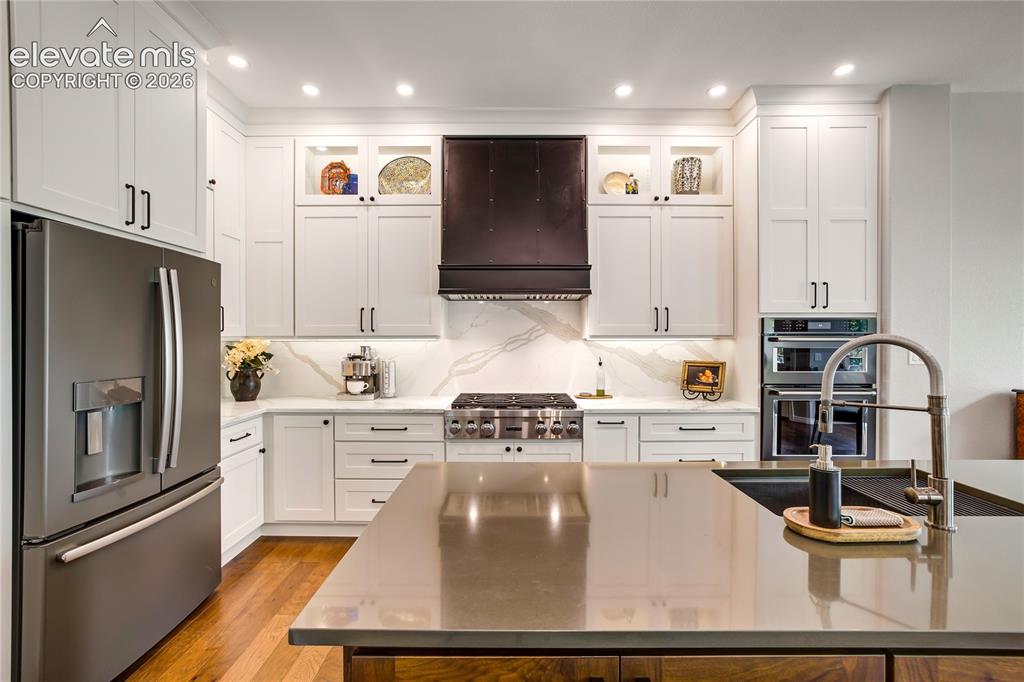 Image 8 of 50: Kitchen