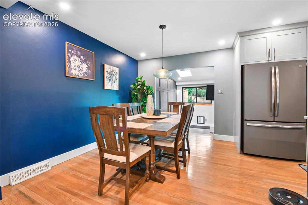 Image 10 of 42: Dining Area