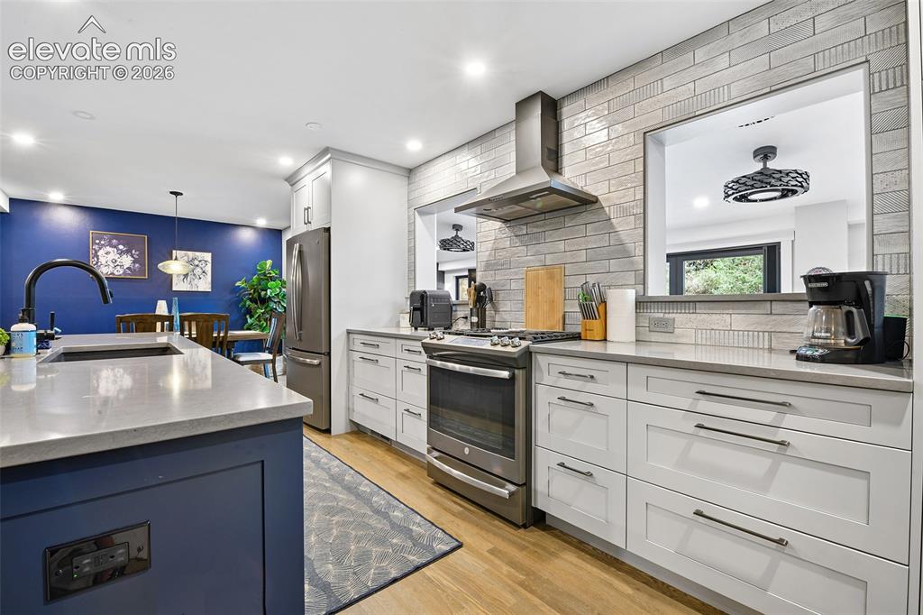 Image 13 of 42: Kitchen