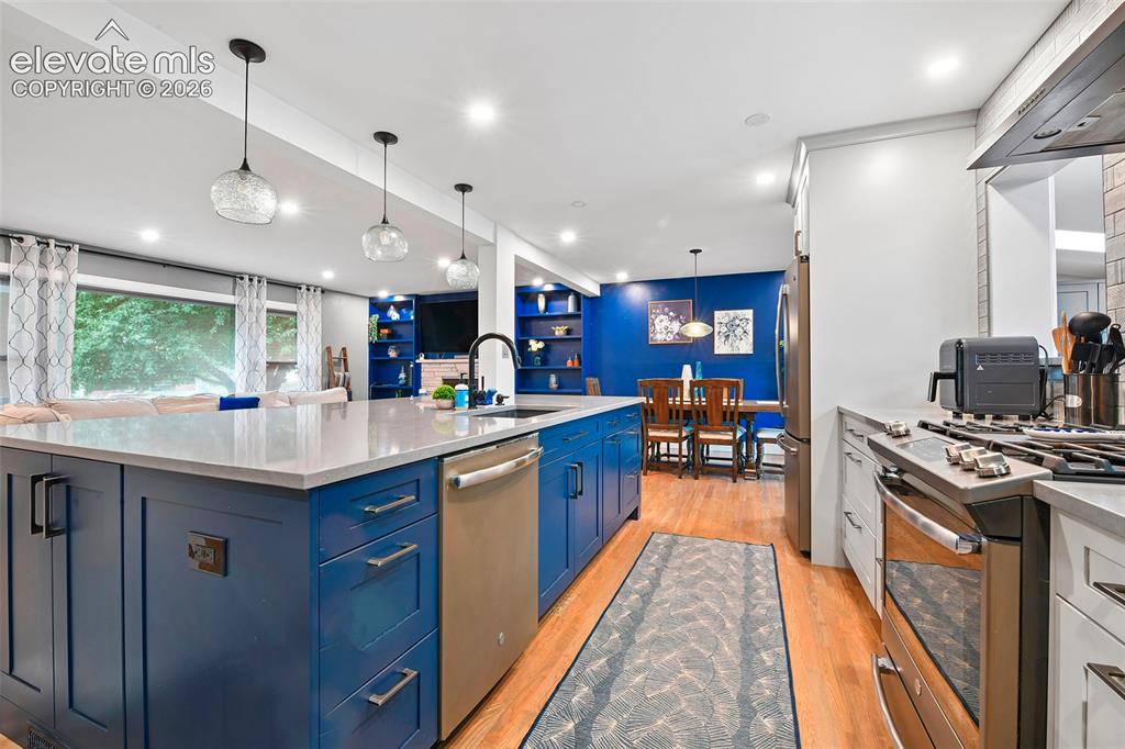 Image 14 of 42: Kitchen