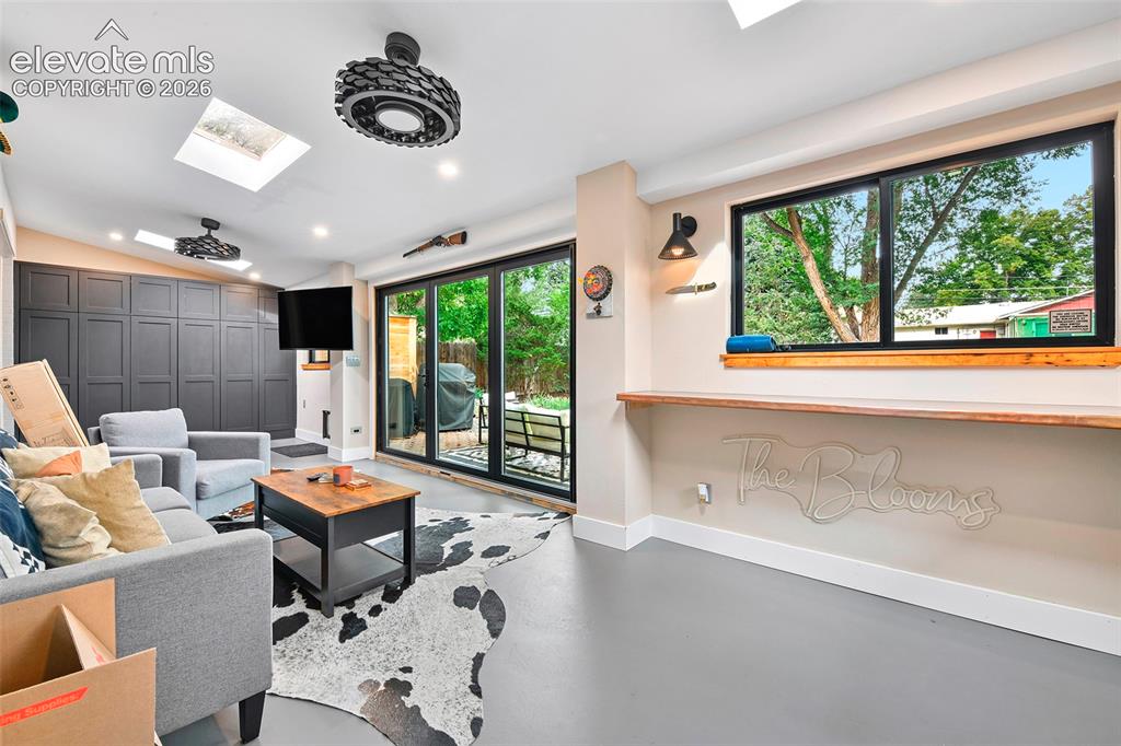 Image 16 of 42: Living Room