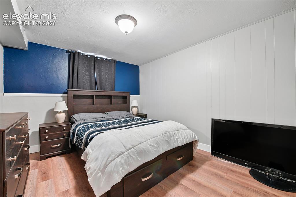 Image 30 of 42: Bedroom