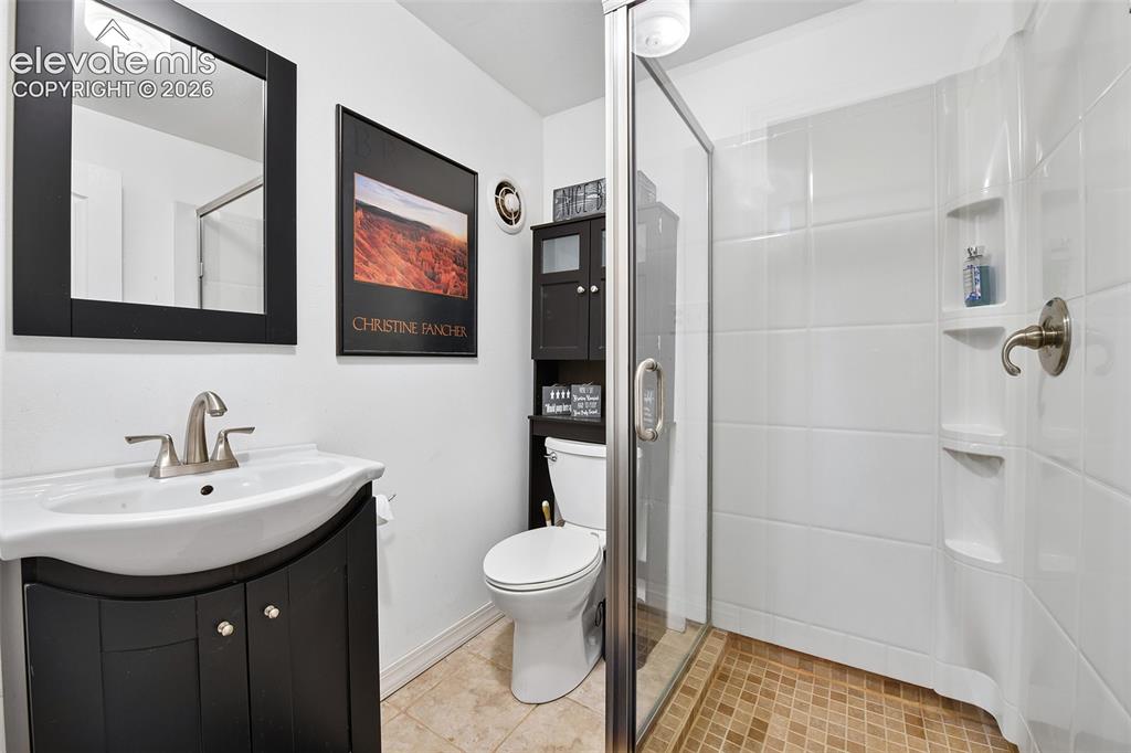 Image 31 of 42: Bathroom