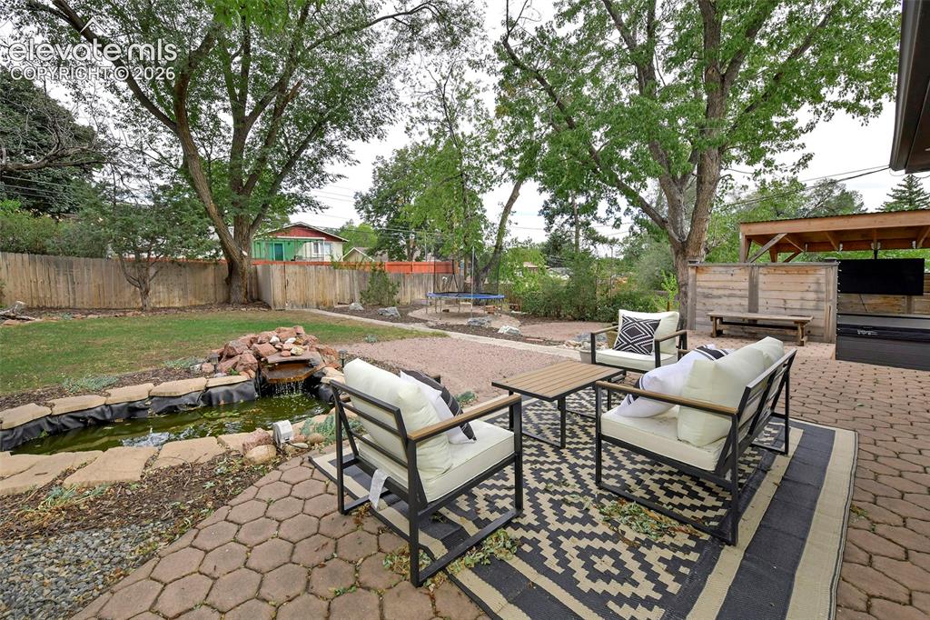 Image 34 of 42: Patio