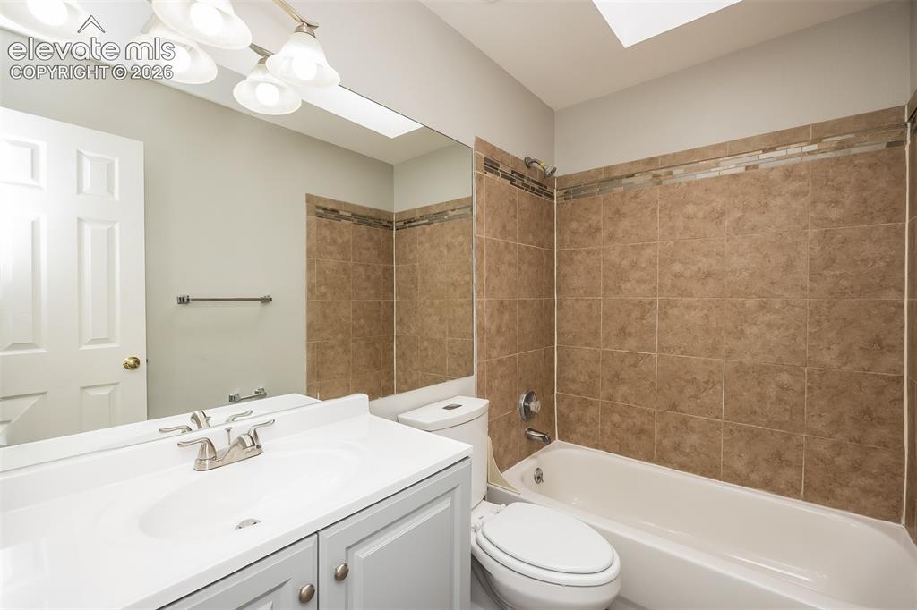 Image 17 of 23: Bathroom