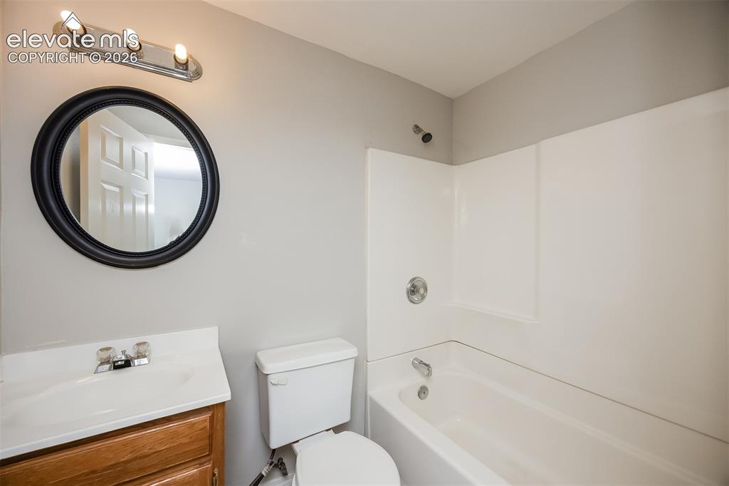 Image 18 of 23: Bathroom