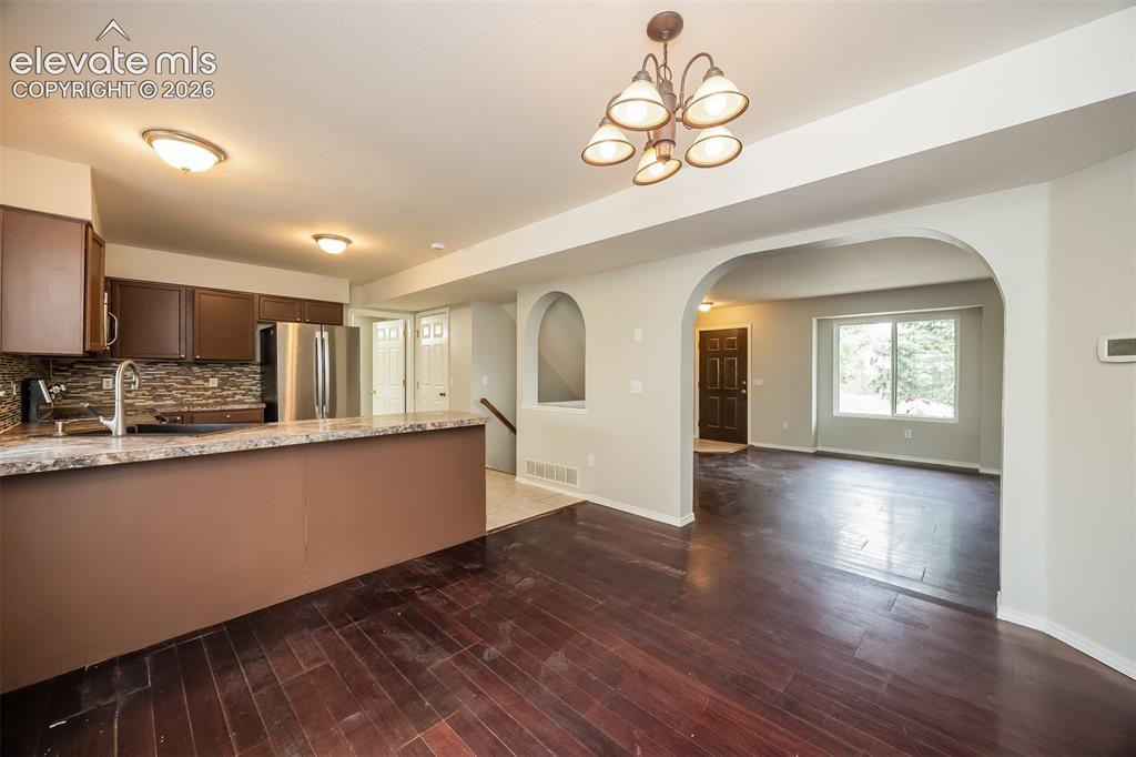 Image 5 of 23: Kitchen