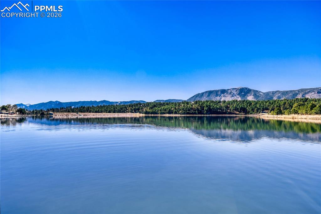 Image 29 of 30: Monument Lake 