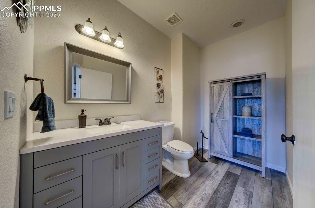 Image 16 of 43: Bathroom