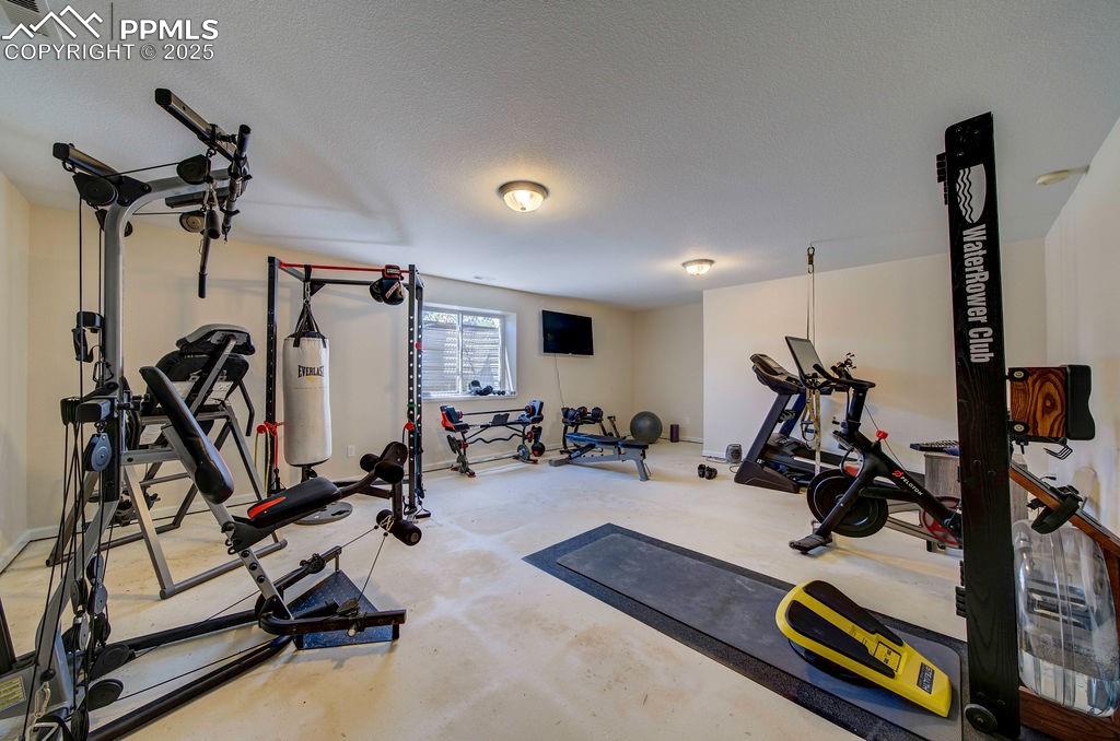 Image 27 of 43: Exercise Room