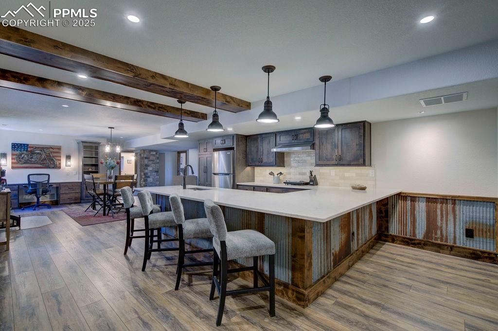 Image 30 of 43: Kitchen