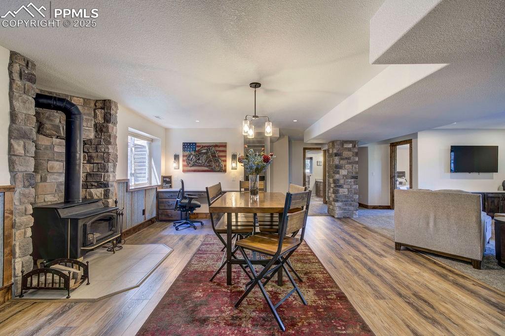 Image 32 of 43: Dining Area