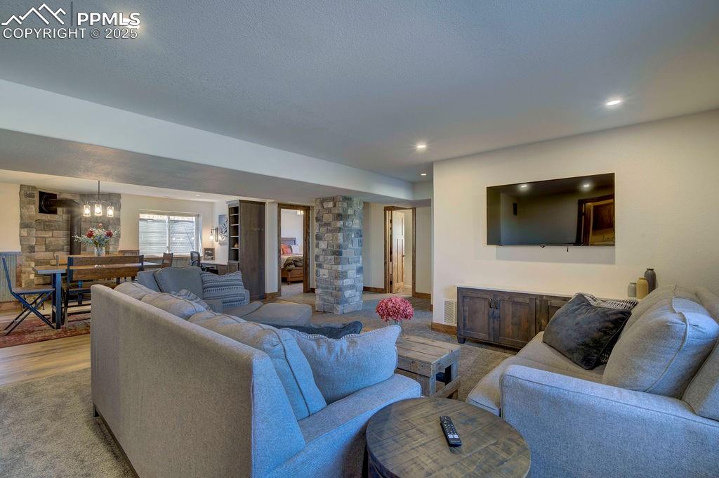 Image 33 of 43: Living Room