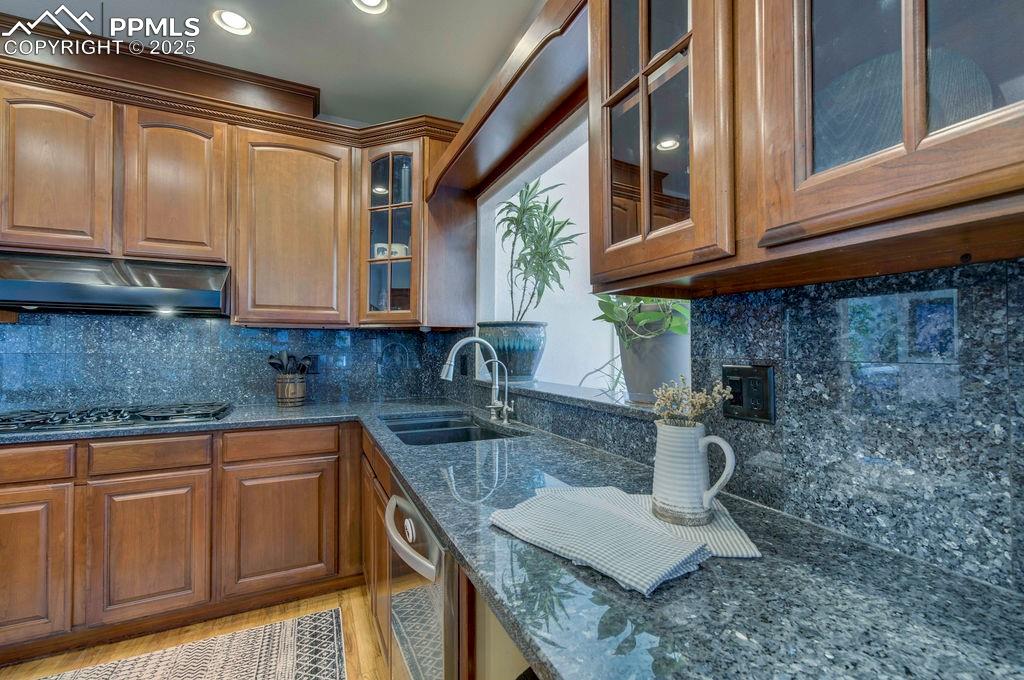 Image 9 of 43: Kitchen