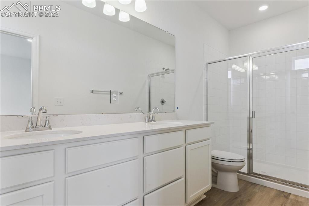 Image 14 of 20: Bathroom