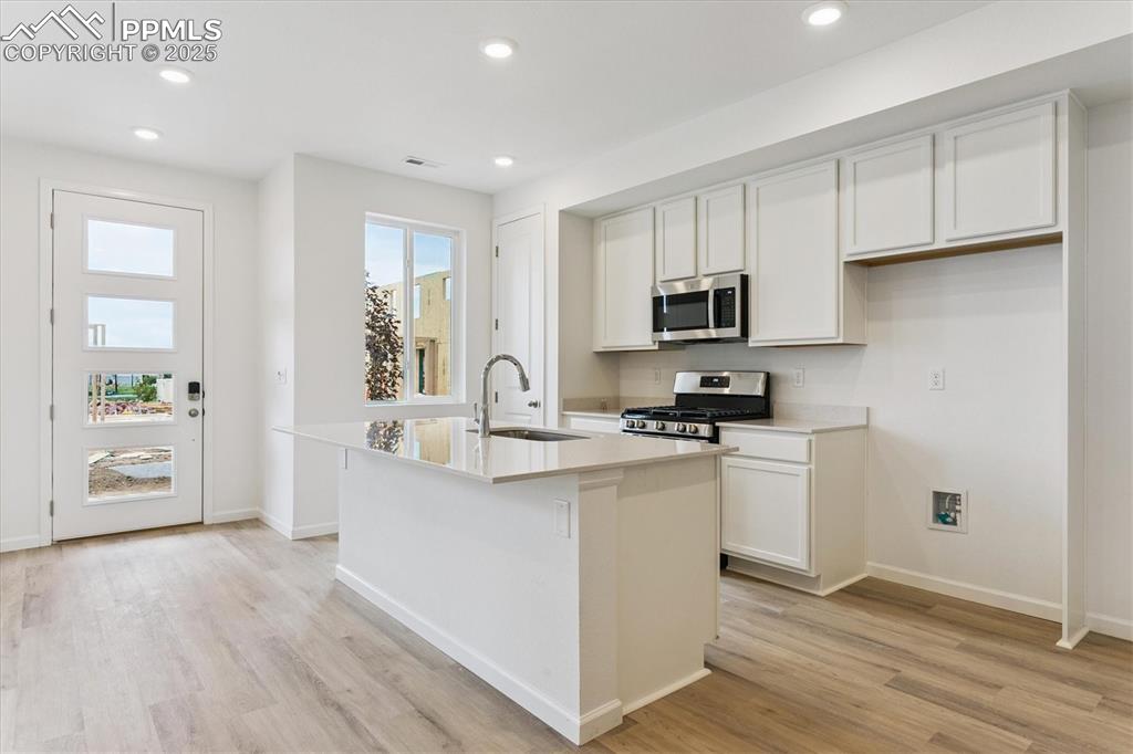 Image 3 of 20: Kitchen