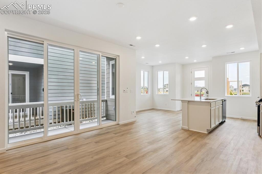 Image 9 of 20: Kitchen